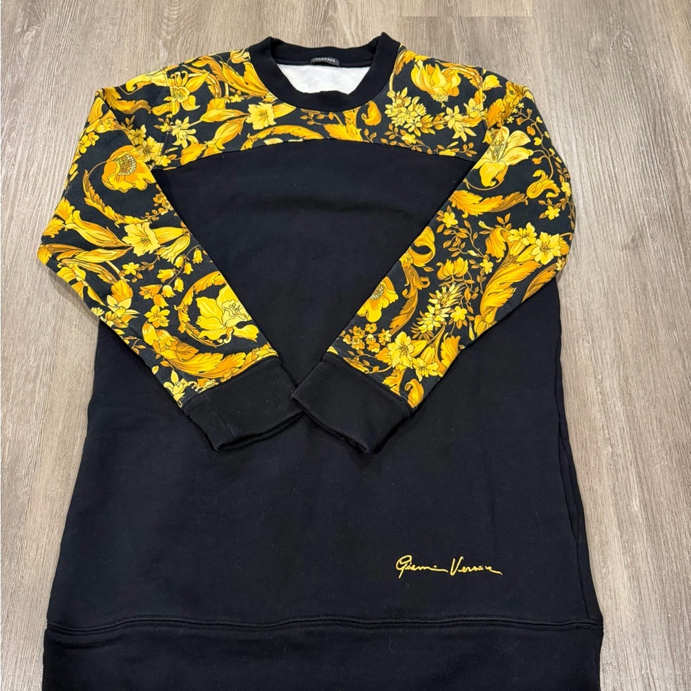 Versace women’s Sweater in Black and Gold Floral